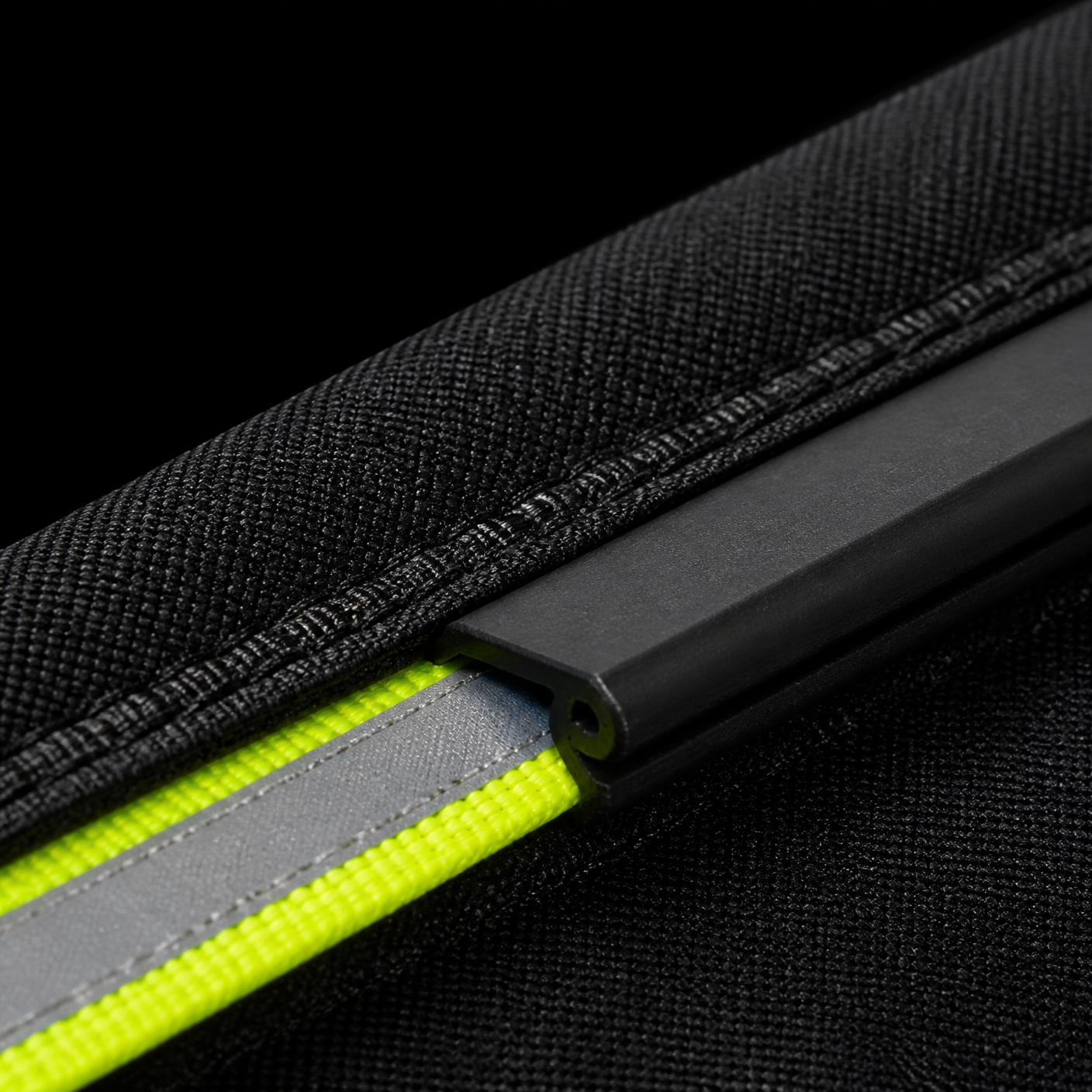 Macro del sistema de rail y canaleta ECOFIXWEAR con banda reflectante